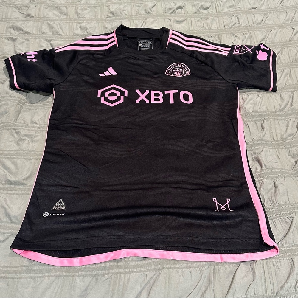 Inter Miami Messi home jersey. As seen in pictures. New with tags.  Larg…